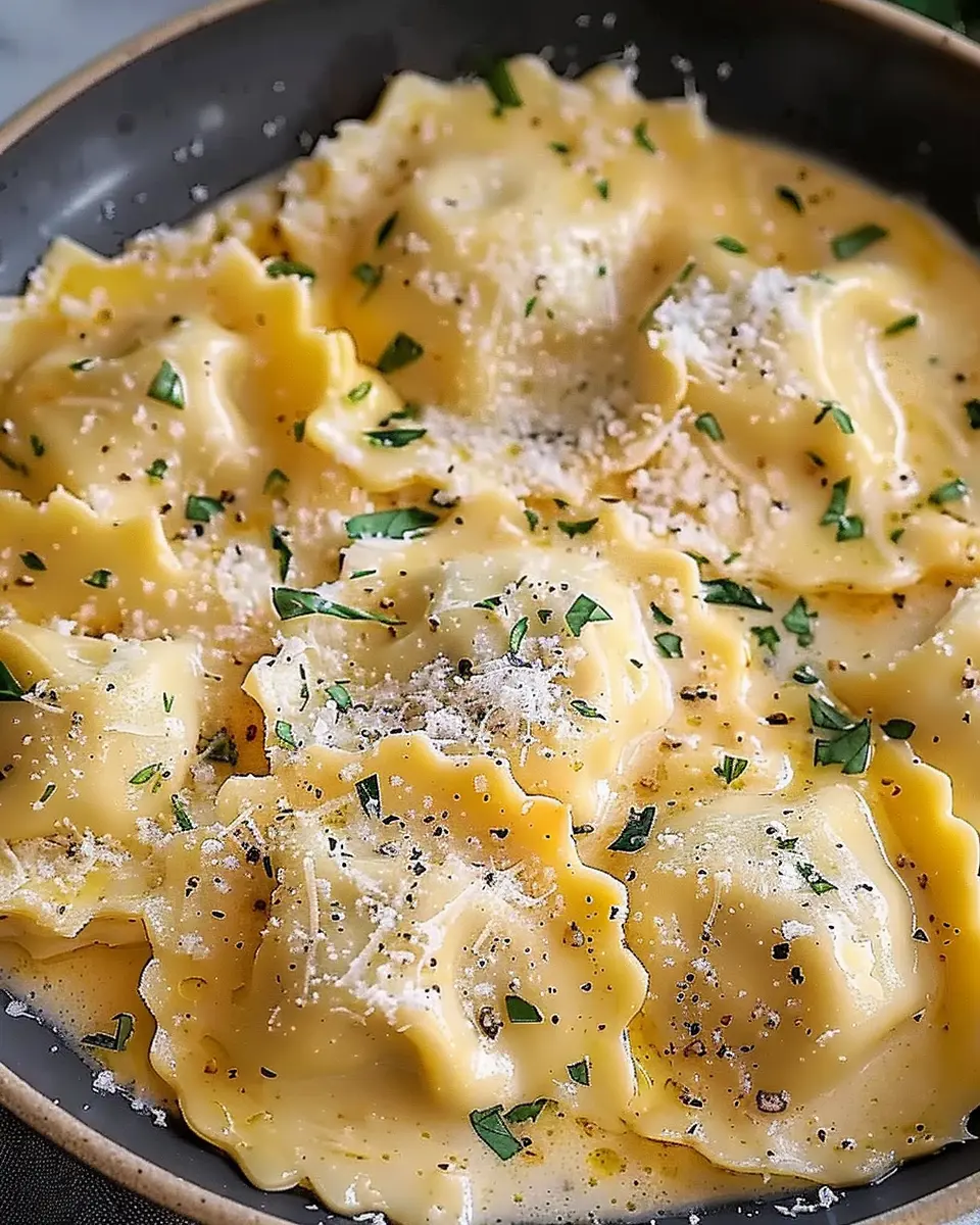 Creamy Garlic Parmesan Ravioli Sauce: Indulgent Comfort Food at Home