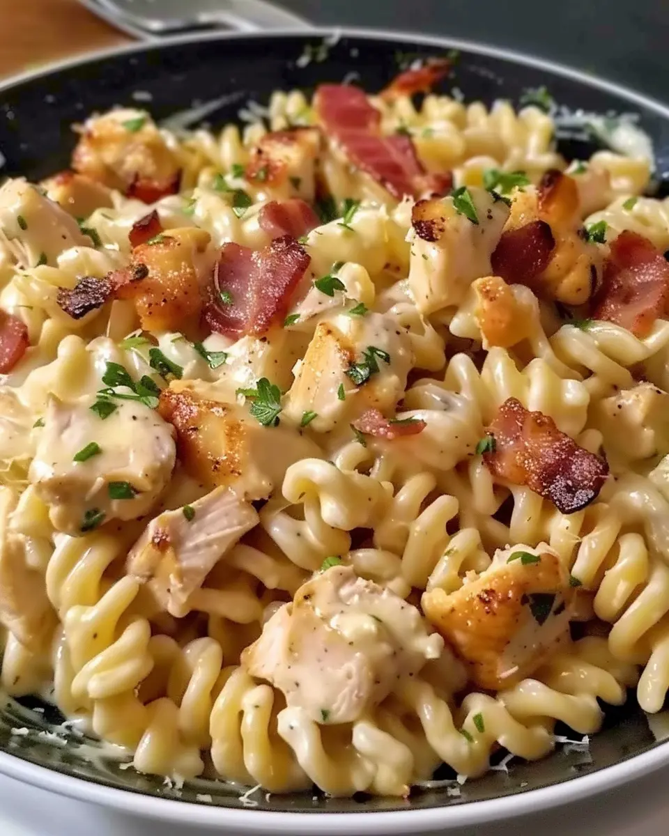 Chicken Bacon Ranch Pasta: A Creamy, Indulgent Family Favorite